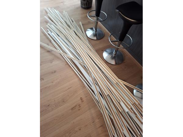 ongeveer 90 mdf latjes, wit, 240 cm lang