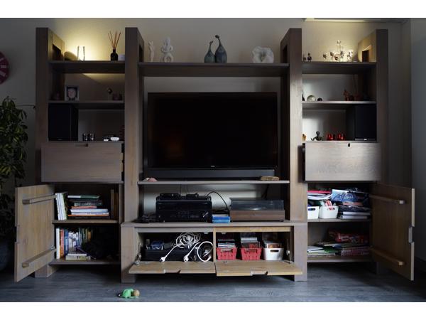 Degelijk wandmeubel massief hout