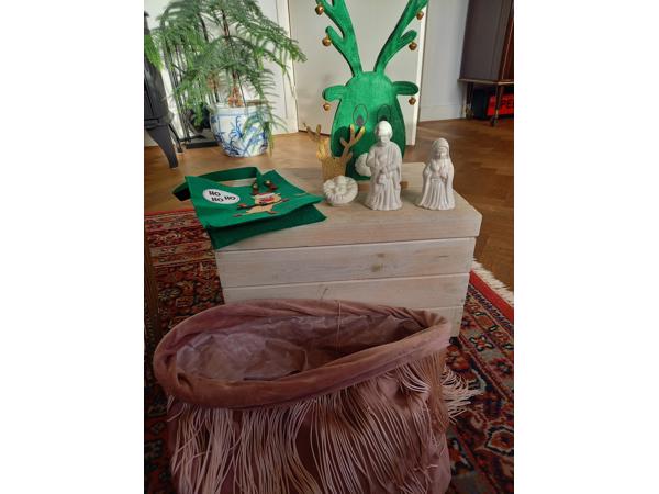 Kerstspullen (stal, lichtjes, beelden)