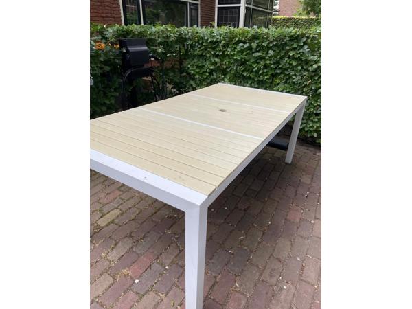 Witte tuintafel 2m x 1 m aluminium met roomwit blad
