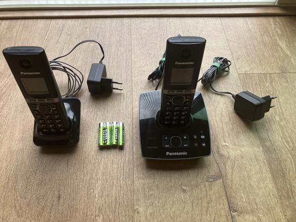 Twee geschakelde dect telefoons