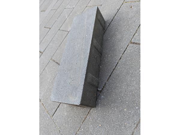 Sier antraciet grijs Beton klinker 10 cm x 30 cm x 6 cm hoog.