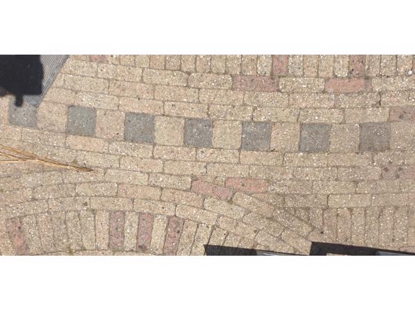 Gratis bestrating / klinkers 1500 (15x7,5x5) & 50(10x10)