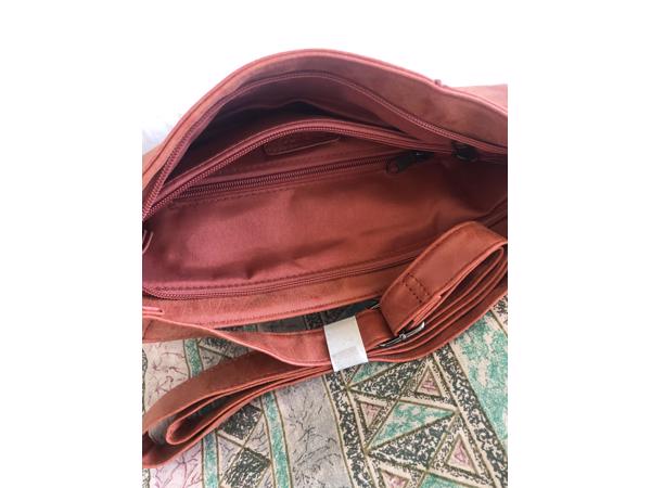 mooie nieuwe verpakte tas cognac kleur