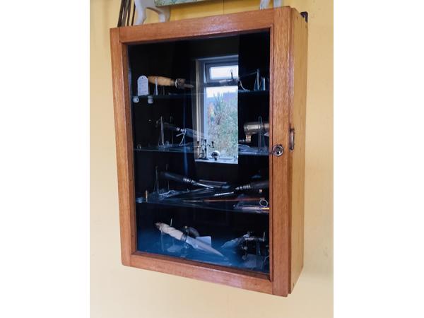 Leuke (hang) vitrinekastje