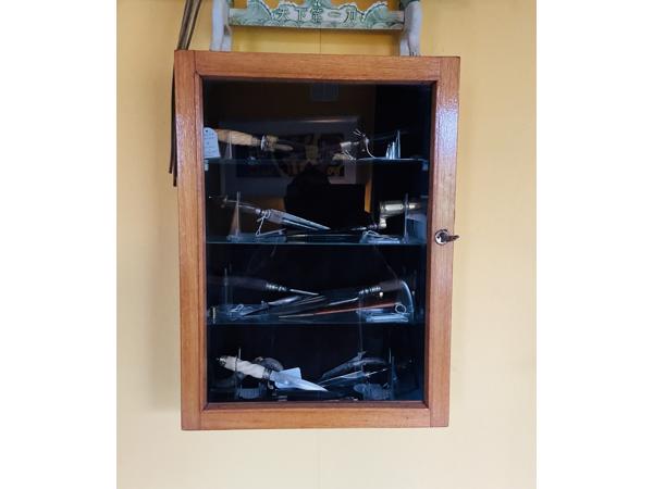 Leuke (hang) vitrinekastje