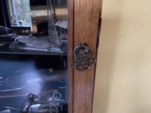 Leuke (hang) vitrinekastje