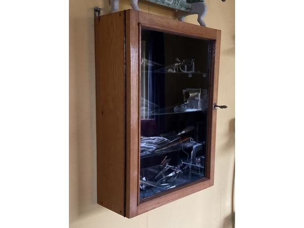 Leuke (hang) vitrinekastje