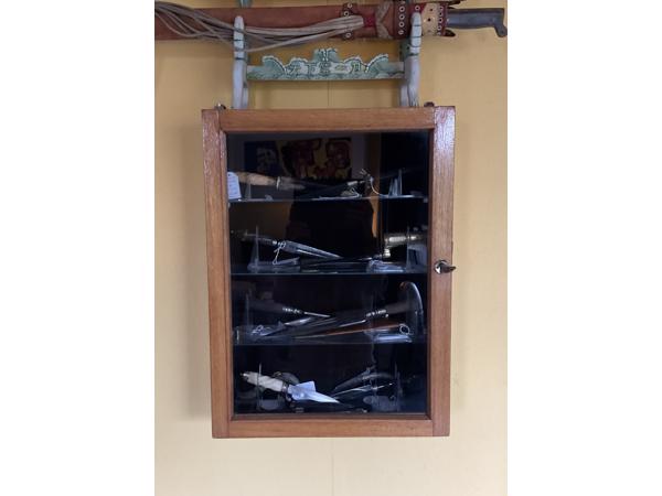 Leuke (hang) vitrinekastje