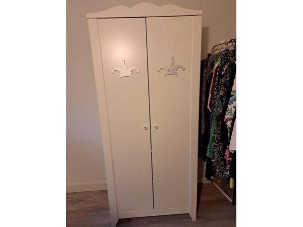 Witte kinder kledingkast