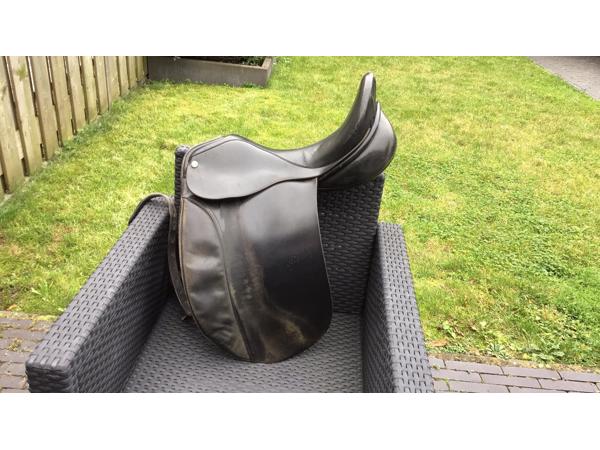 Ainsley dressuurzadel 17,5 inch