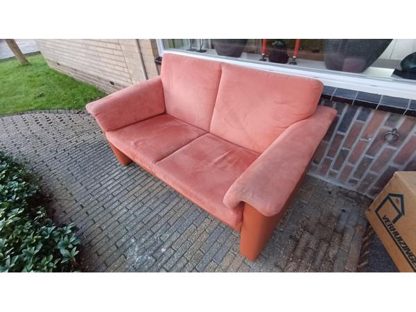 Oranje 2-zitsbank (zit ruim, en toch compact)