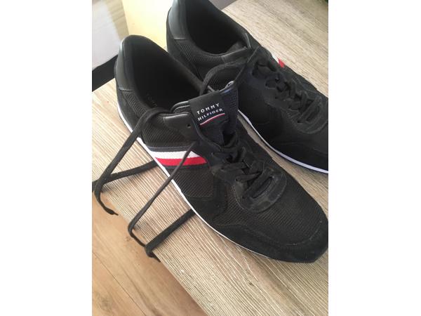 Tommy hilfiger sneakers zwart als nieuw maat 44,5