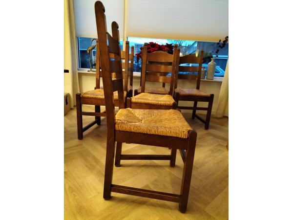 6 eetkamerstoelen met rieten zitting