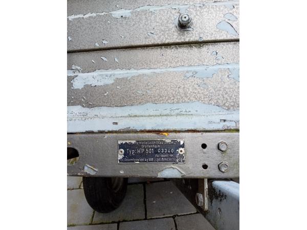 Nette Gesloten aanhanger, heeft wat aandacht nodig voor meer