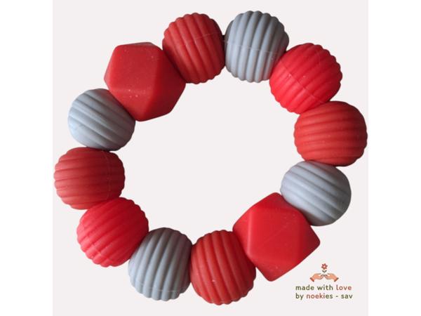 Noekies Handgemaakte Bijtring rood grijs - Nieuw!