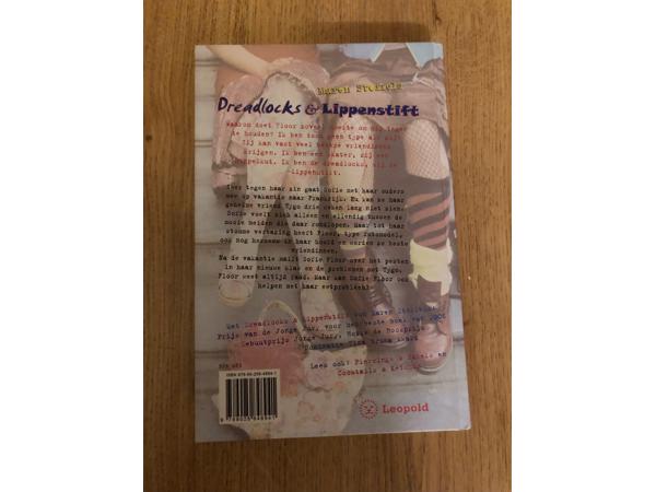 Maren Stoffels : Dreadlocks & lippenstift (10-13 jr )