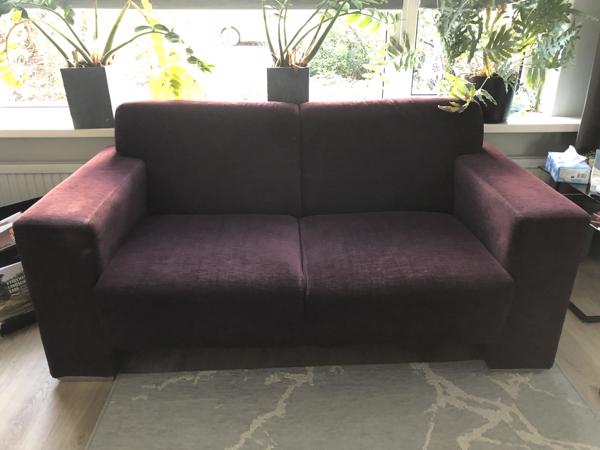 2 Aubergine kleurige banken 2,5 zits