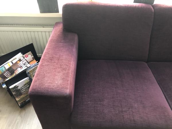 2 Aubergine kleurige banken 2,5 zits