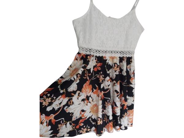 Jurkje zwart met wit kant L 40/42