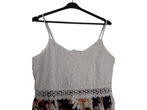 Jurkje zwart met wit kant L 40/42