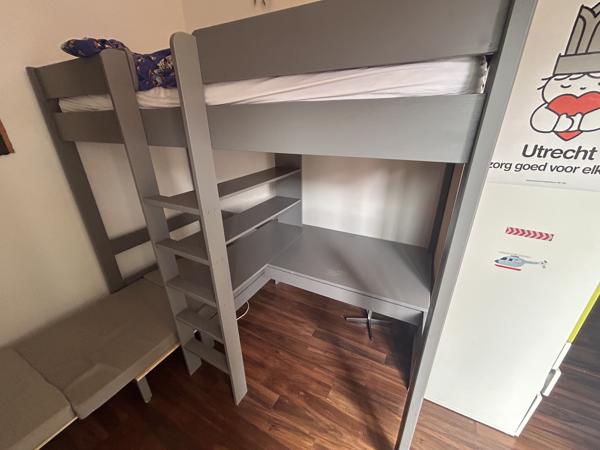 hoogslaper met bureau en extra bed
