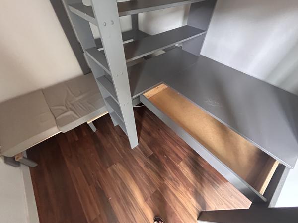 hoogslaper met bureau en extra bed