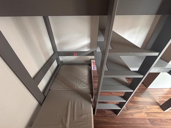 hoogslaper met bureau en extra bed