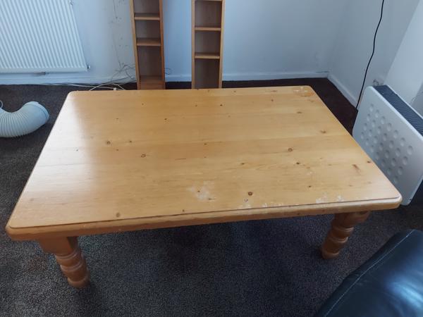 Houten salontafel met lades