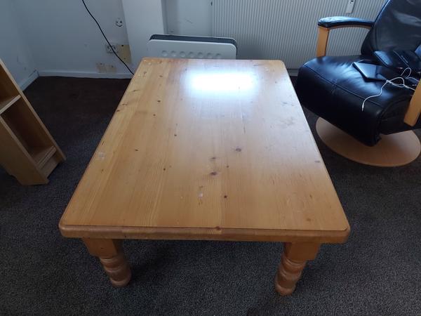 Houten salontafel met lades