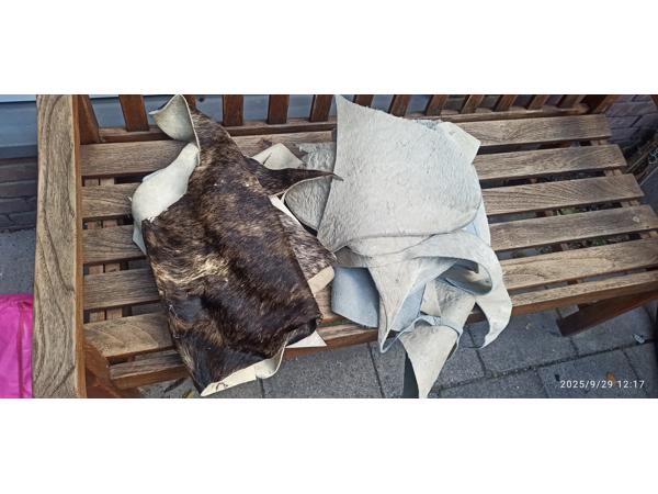 stukken leer koeienhuid