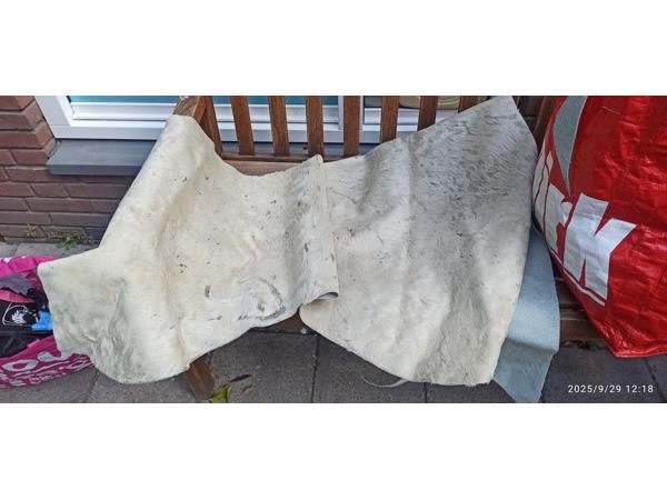 stukken leer koeienhuid