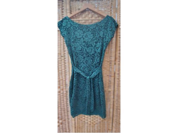 Groen kanten jurkje, maat 40