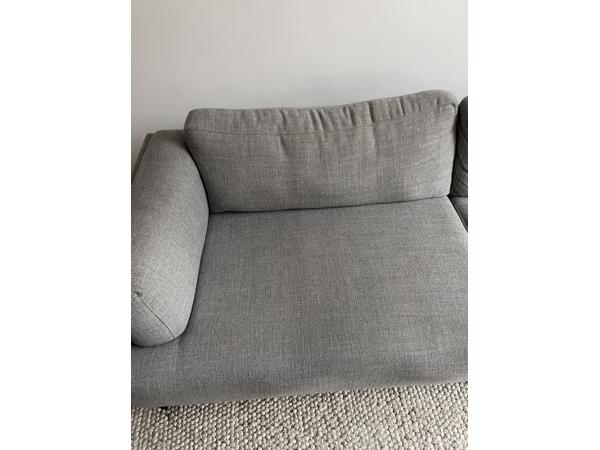 Grijze bank van het merk Woood