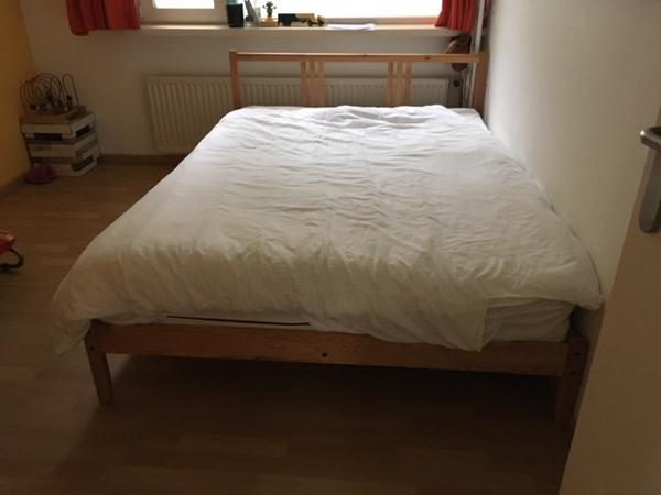 Twee persoonsbed, Ikea, 150 x 200. Inclusief matras (schoon)