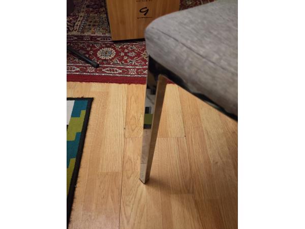 Lichtgrijze (eettafel)stoelen