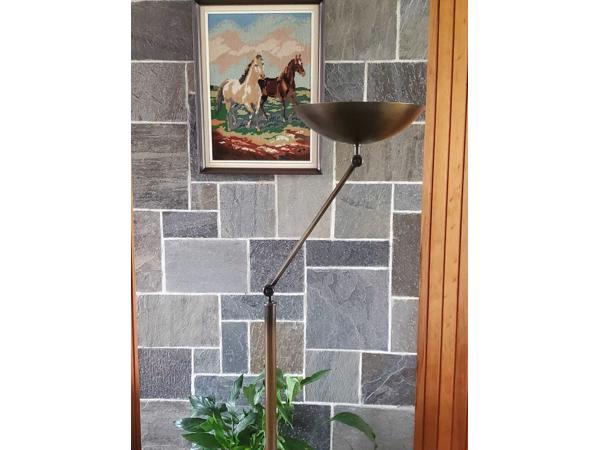 Mooie dimbare elegante koperen Relco Milano staande lamp.