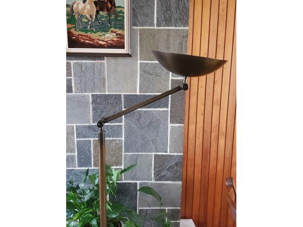 Mooie dimbare elegante koperen Relco Milano staande lamp.