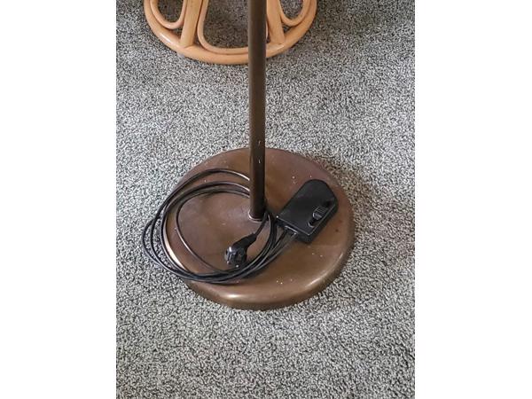 Mooie dimbare elegante koperen Relco Milano staande lamp.