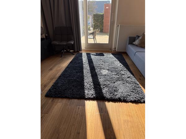 Groter donkerblauw groot vloerkleed