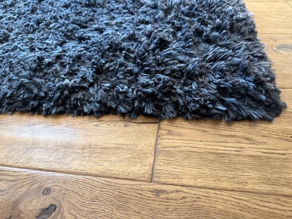 Groter donkerblauw groot vloerkleed