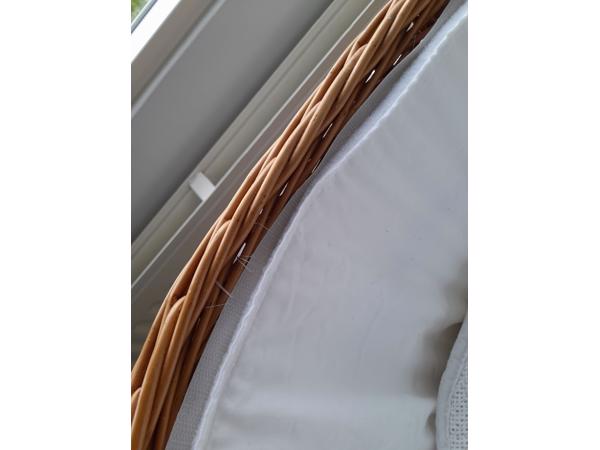 Oud wiegje met matras
