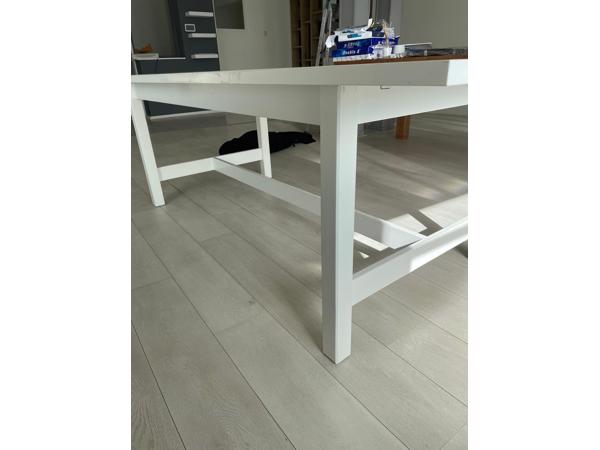 witte tafel (uitschuifbaar)