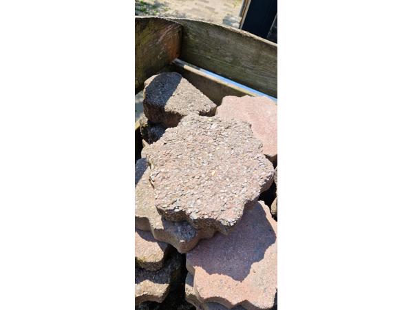 6 hoekige tuintegeltjes