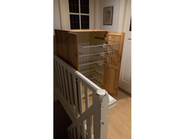 Mooie ruime houten Ikea opberger kast met deuren en lades