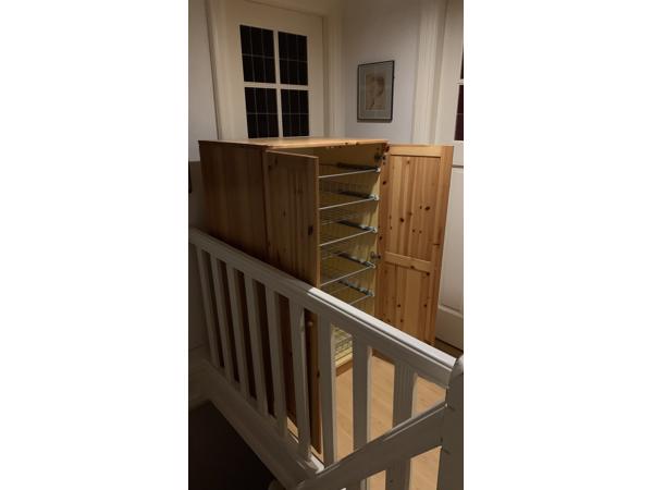 Mooie ruime houten Ikea opberger kast met deuren en lades