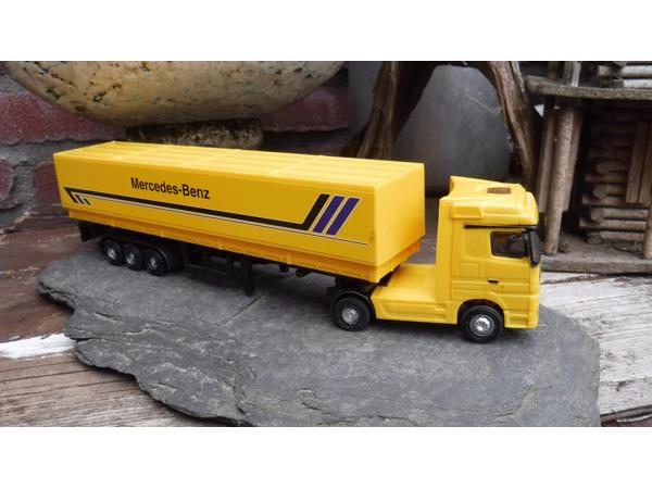 Schaalmodel mercedes actros