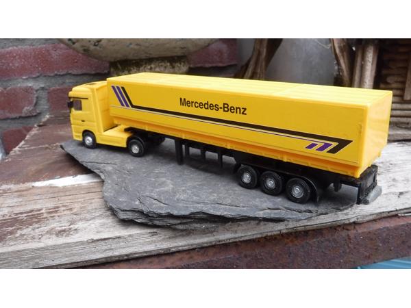 Schaalmodel mercedes actros