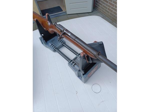 Te koop 9mm grendelgeweer