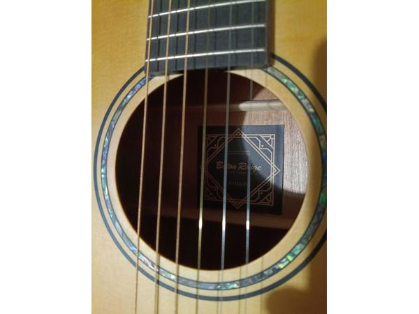 Acoustic guitar Baton Rouge